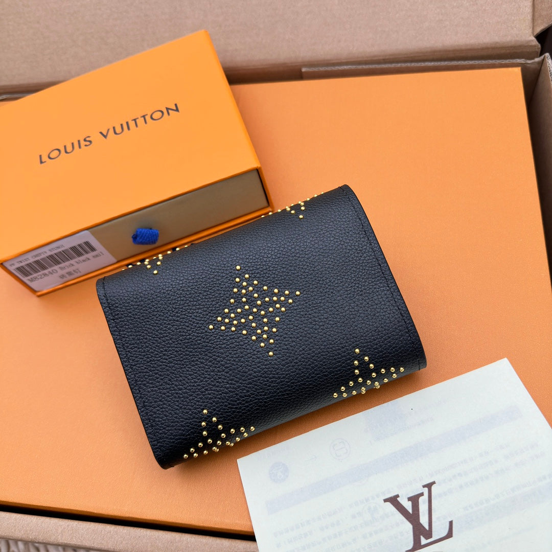 【ルイ・ヴィトン】Victorine エンベロープ財布|コンパクトでエレガント