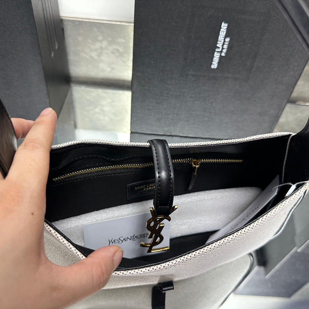 【サンローラン】LEA57ショルダーバッグ 軽量&カジュアル 数量限定