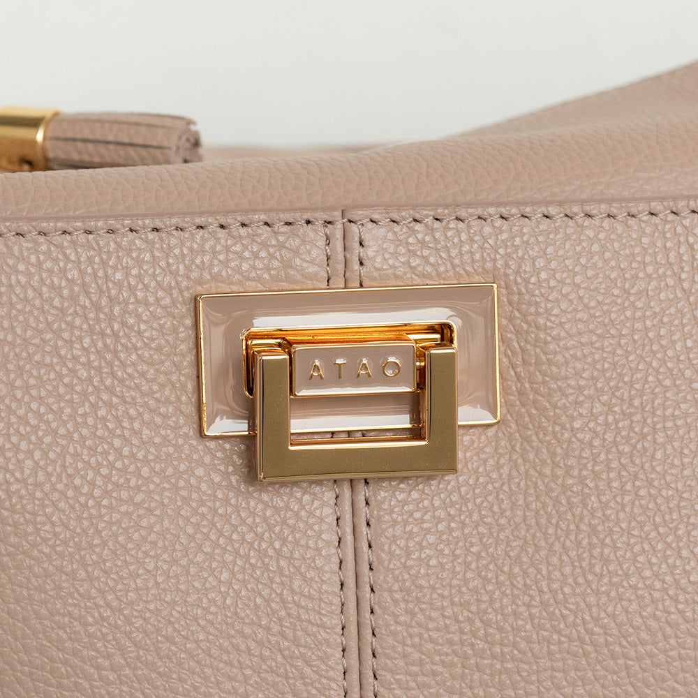 在庫あり・即日発送！ATAOで人気No;1の2wayバッグ｜水にも汚れにも強い撥水レザー｜WEEKEND（ウィークエンド）