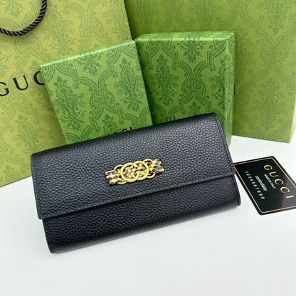 【グッチ】 春と夏定番人気♪ 薄型デザインでどんなシーンにもマッチ