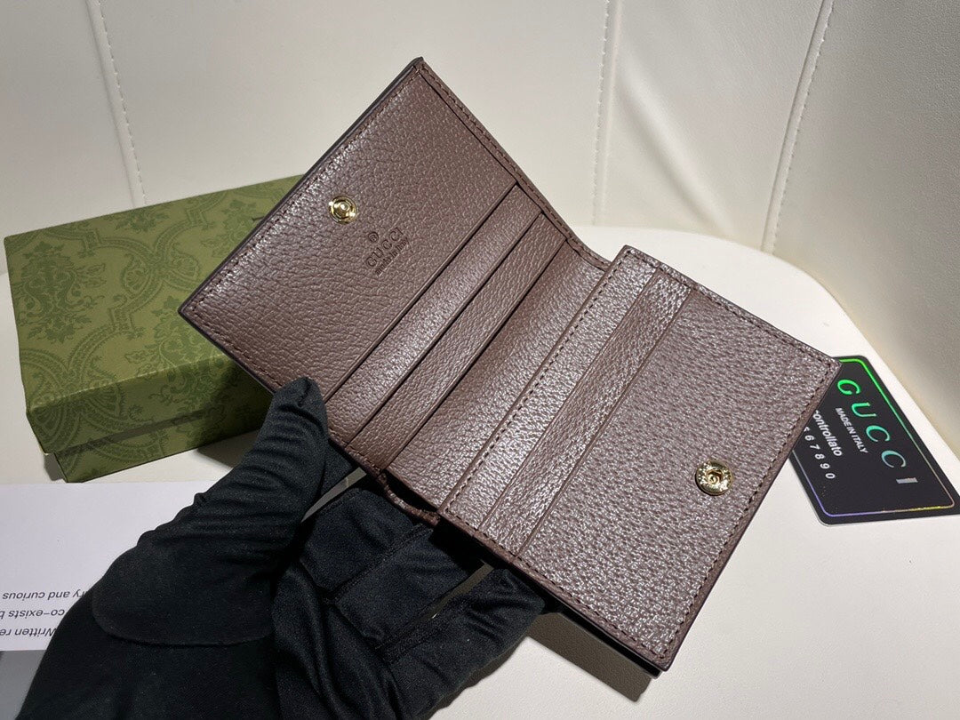 【グッチ】 個性派！超薄デザインの短財布 持ち運び便利