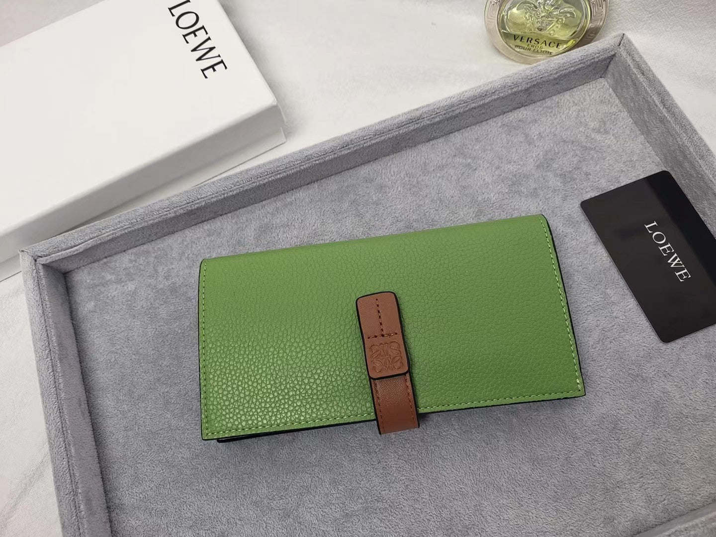 【ロエベ】ロングウォレット 5色展開 上質レザー 豪華な一品