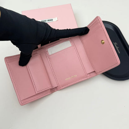 【ミュウミュウ】上品なデザイン♪おしゃれ】3つ折り財布3色