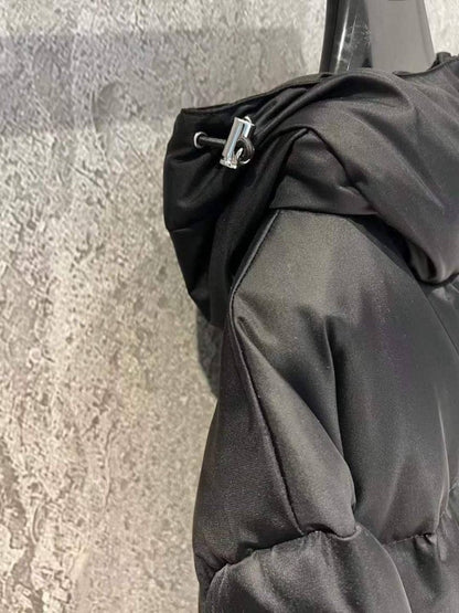 【プラダ】入手困難*ナイロン フード付ダウンジャケット レディース