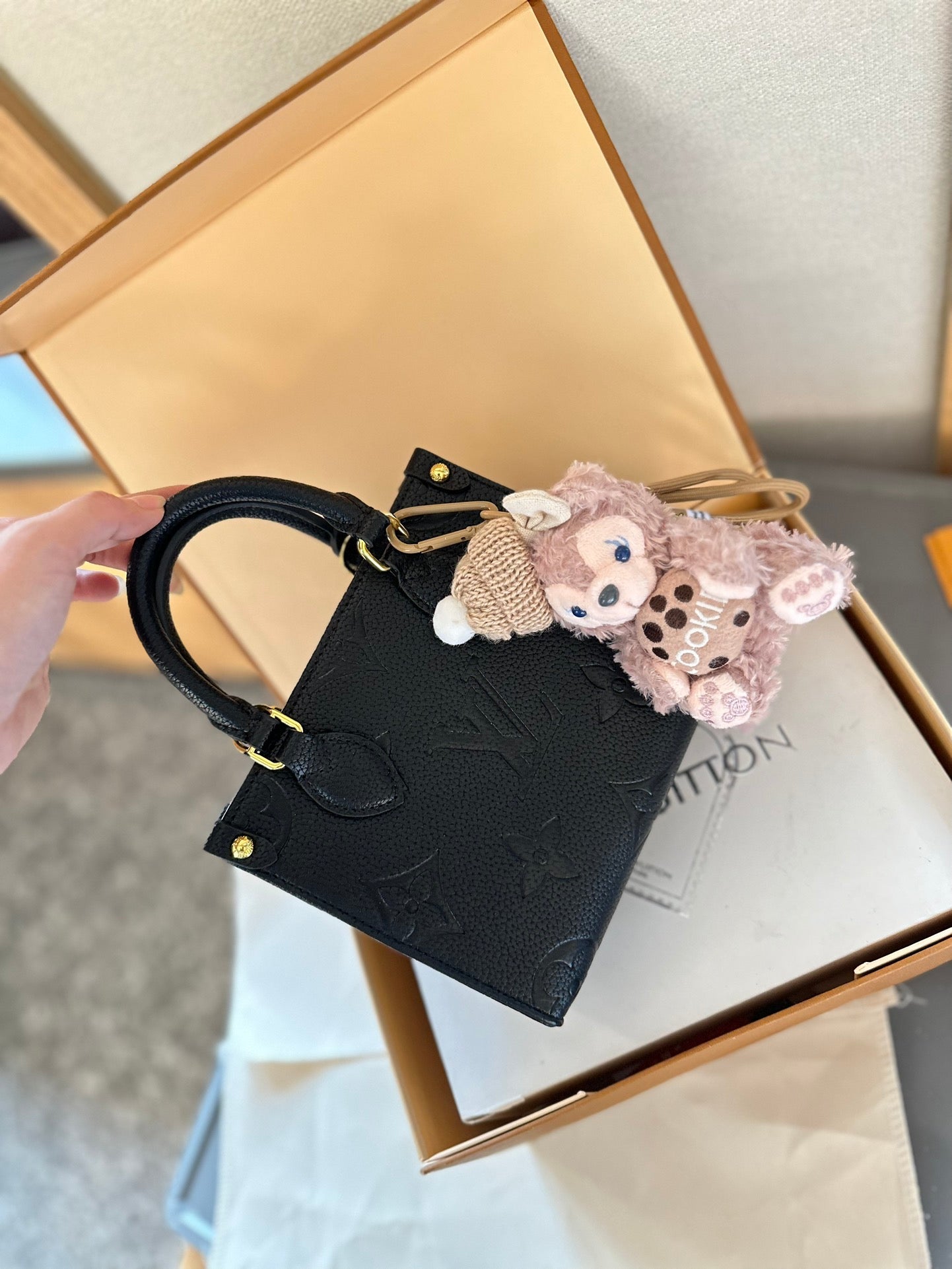 【ルイヴィトン】♢OnTheGo｜圧紋レザーの高級感、今季注目のスタイル♪即日発送対応